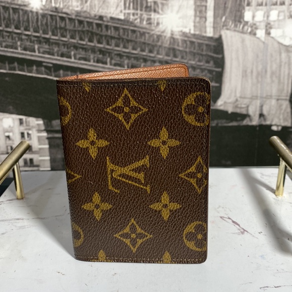 Authentic Louis Vuitton Monogram Card Holder - Picture 1 of 12